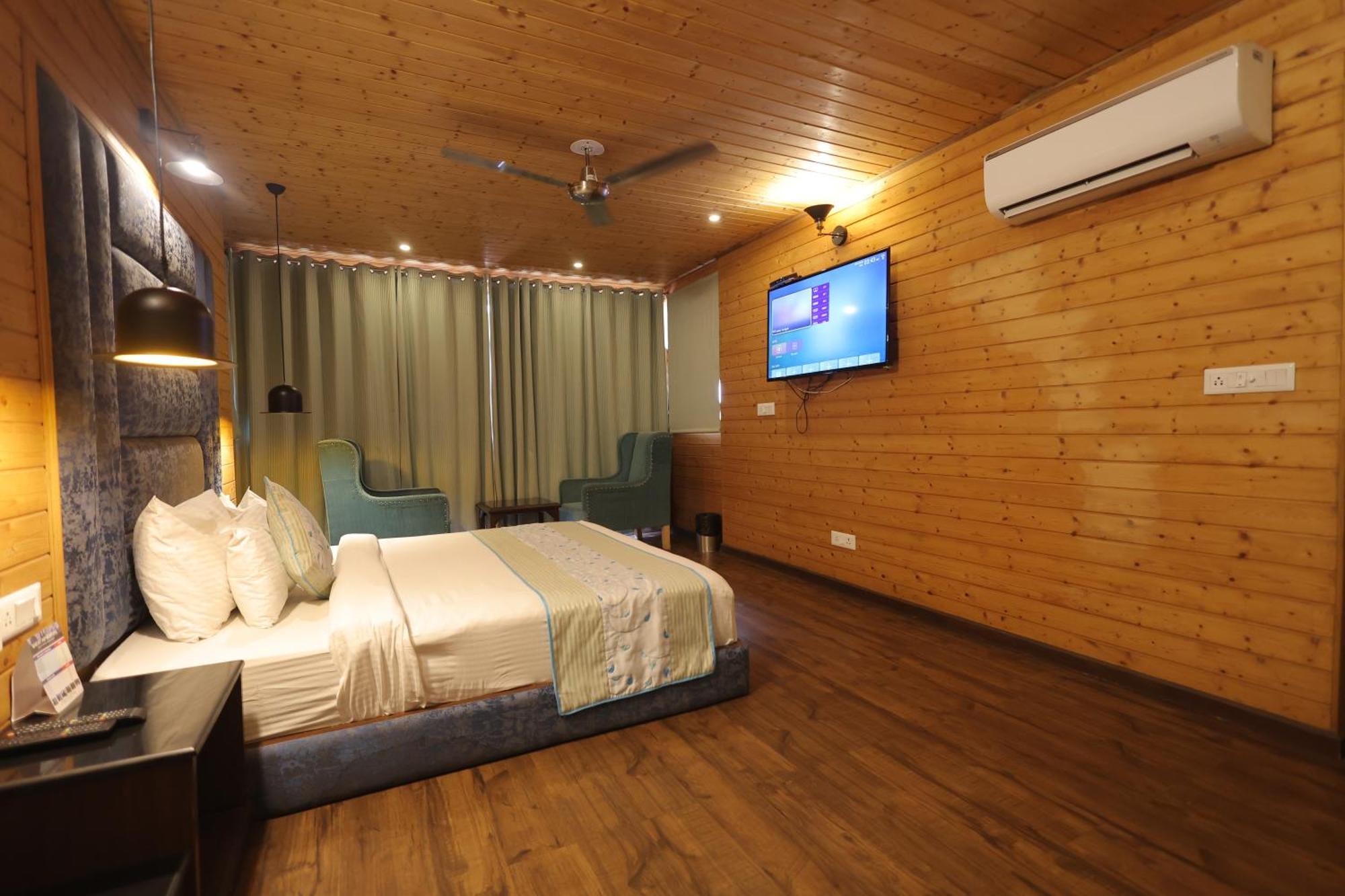 วินนี่ส์ ฮอลิเดย์ รีสอร์ต แอนด์ สปา Hotel กัสซอลี ภายนอก รูปภาพ