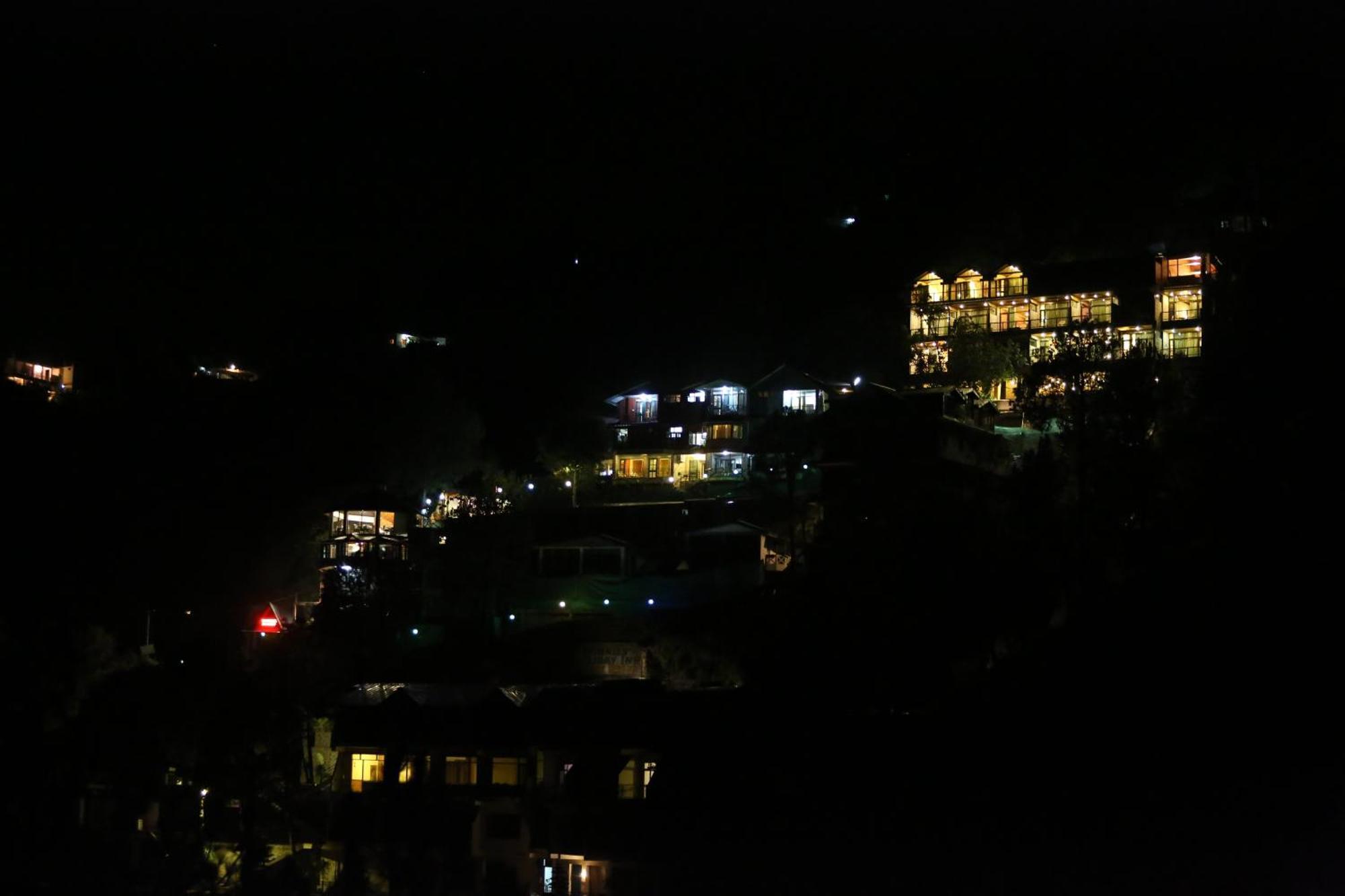วินนี่ส์ ฮอลิเดย์ รีสอร์ต แอนด์ สปา Hotel กัสซอลี ภายนอก รูปภาพ
